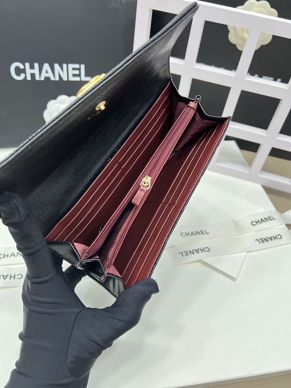 コピーシャネル激安財布着用イメージ